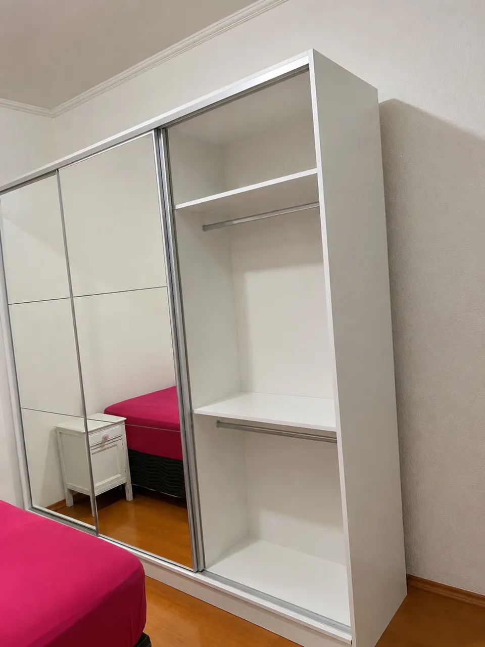 Guarda-roupa branco com espelho - Foto 2