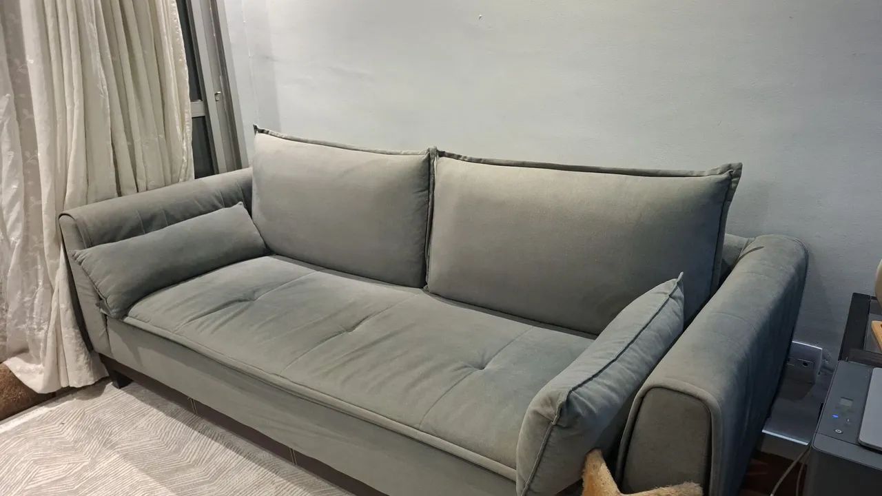 Sofá 2,10cm cor cinza  chumbo, almofadas de encosto soltas