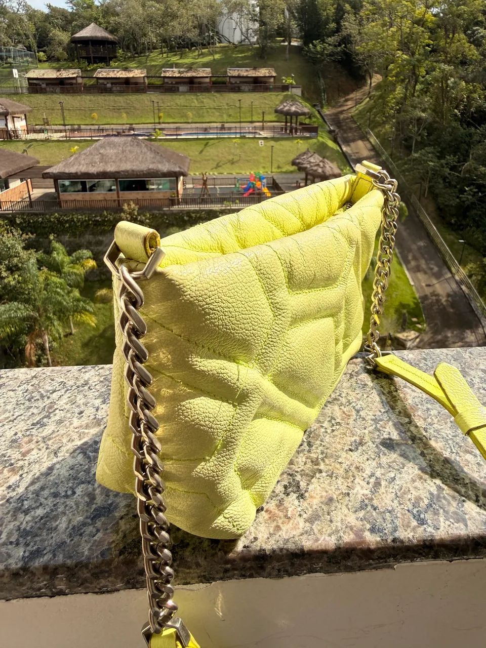Bolsa em couro verde-limão Arezzo  - Foto 2
