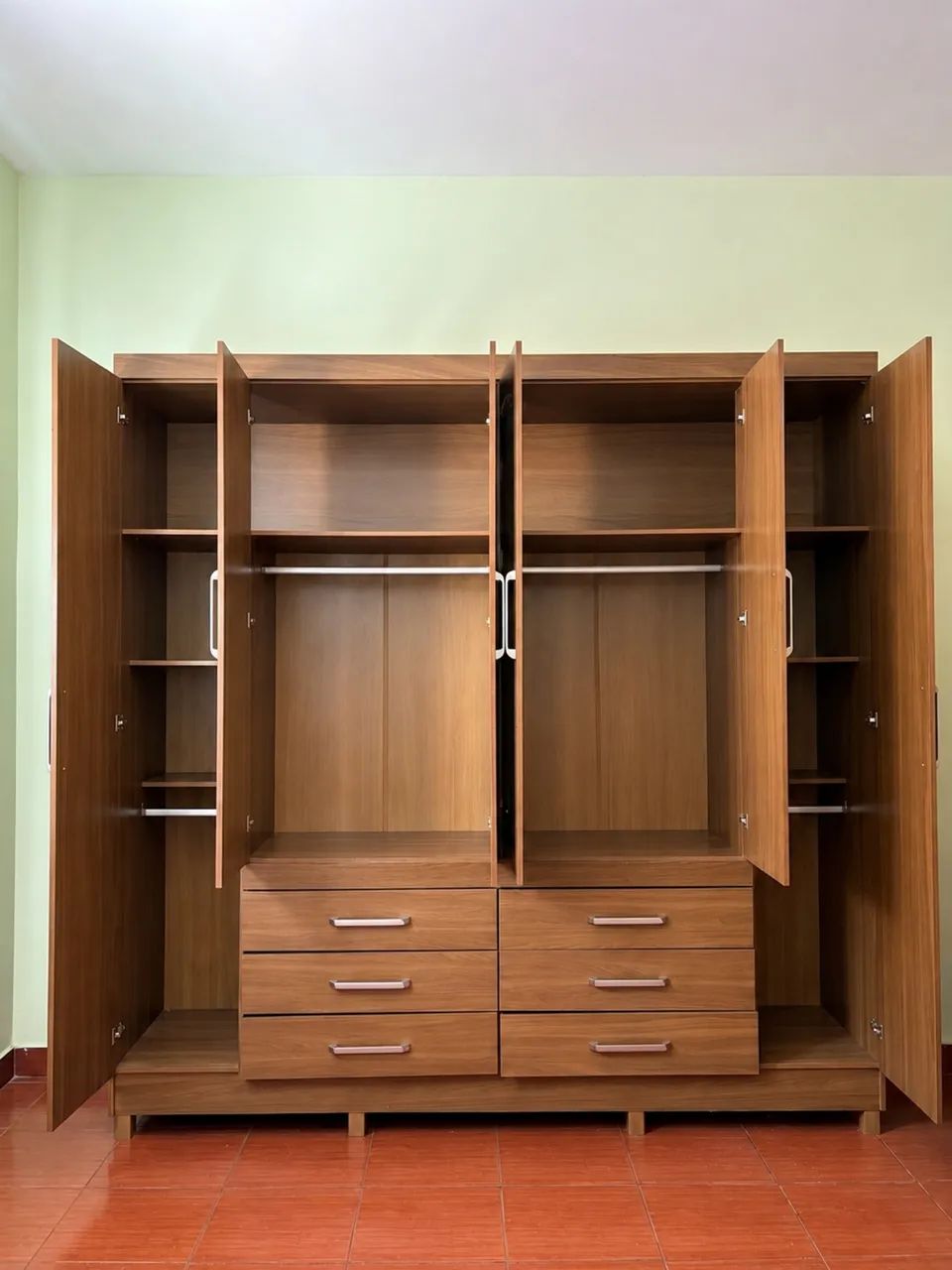 Guarda roupa 6 gavetas, 6 portas e 2 espelhos  - Foto 2