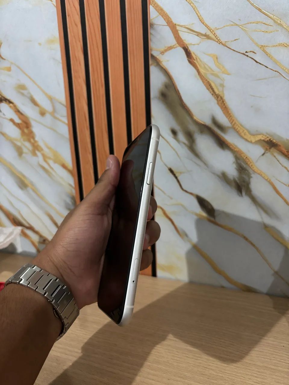 iPhone XR 128 GB Branco - R$ 850 ?  - Foto 2