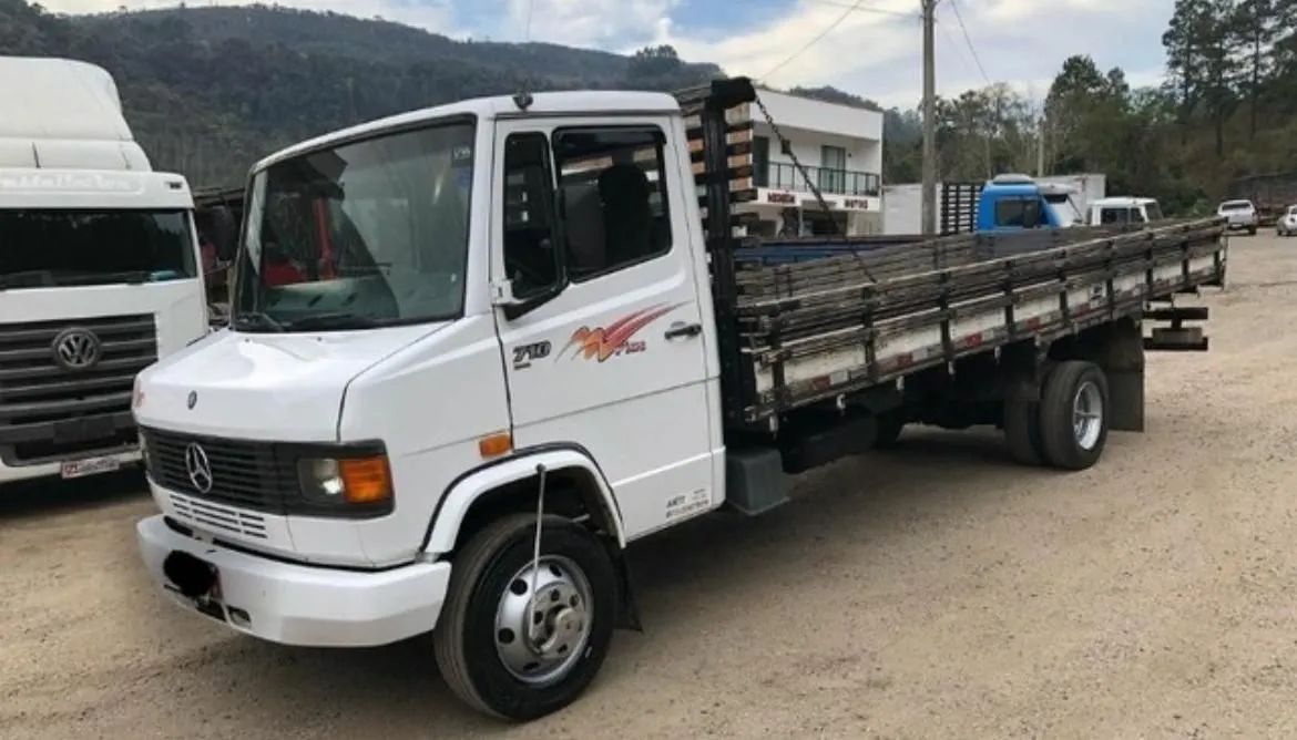MB 710 Carroceria 2010