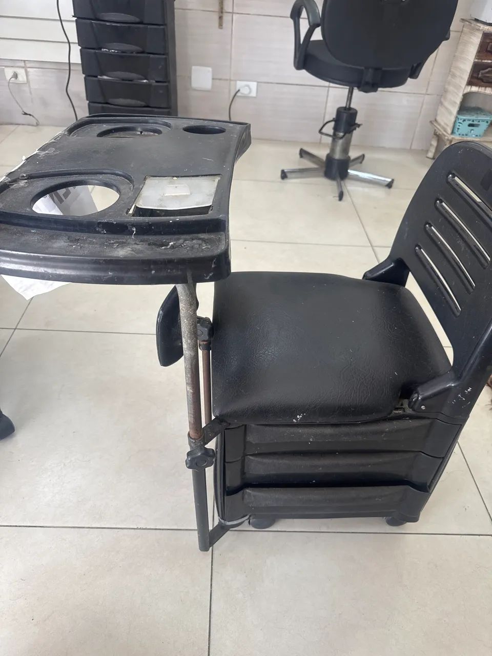 Vendo uma mesa de manicure  - Foto 2