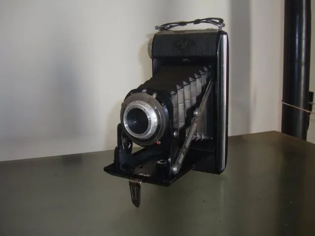 Câmera Vintage Agfa - Modelo alemão da década de 1950 - funcionando, com estojo