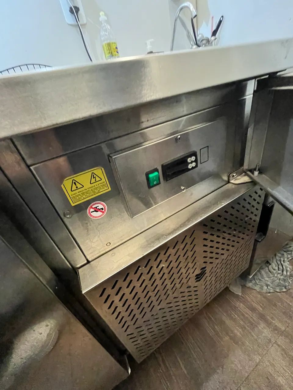 Balcão refrigerado inox com pia - Foto 3