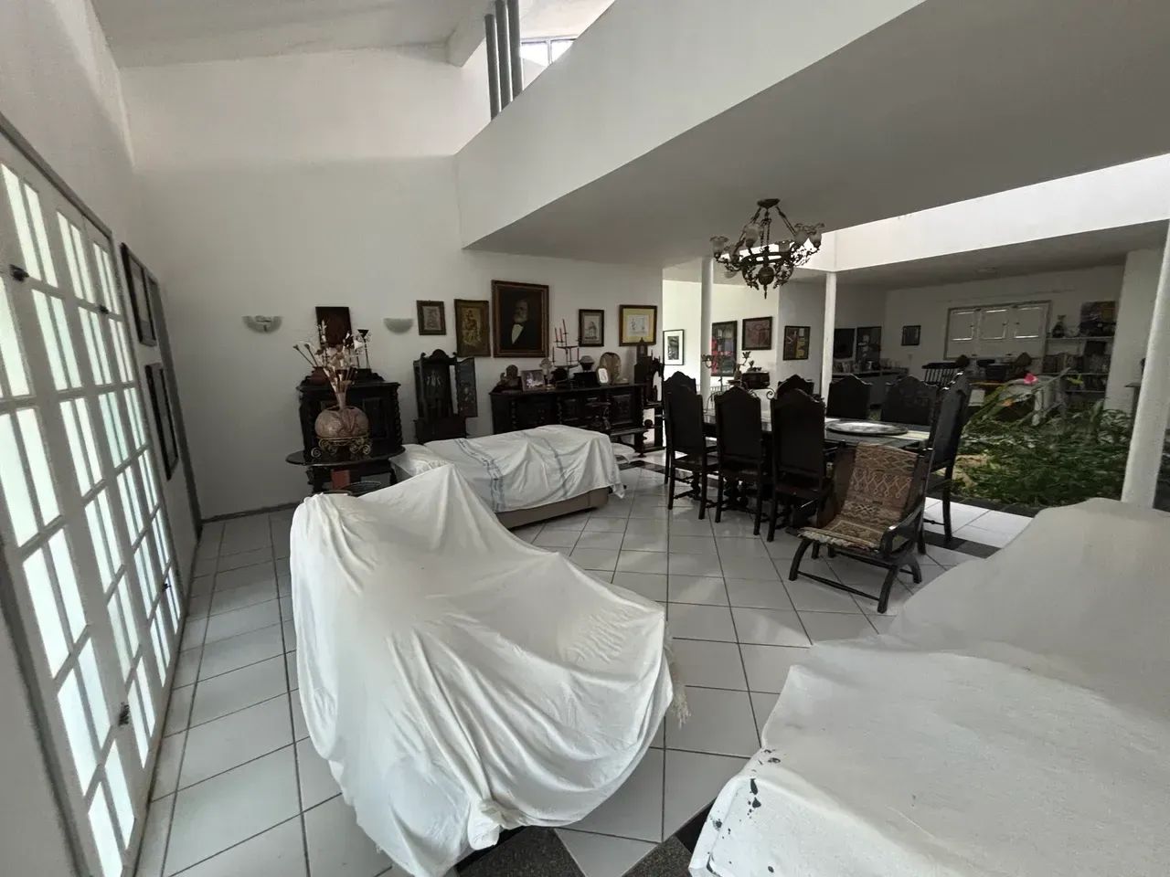 CASA COM ARQUITETURA MODERNA, BEIRA DE PISTA. - Foto 2