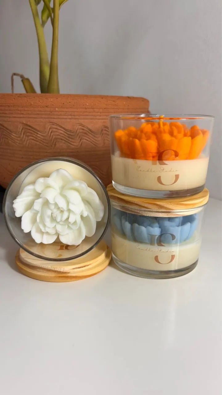 Vela aromática com flor  - Foto 3