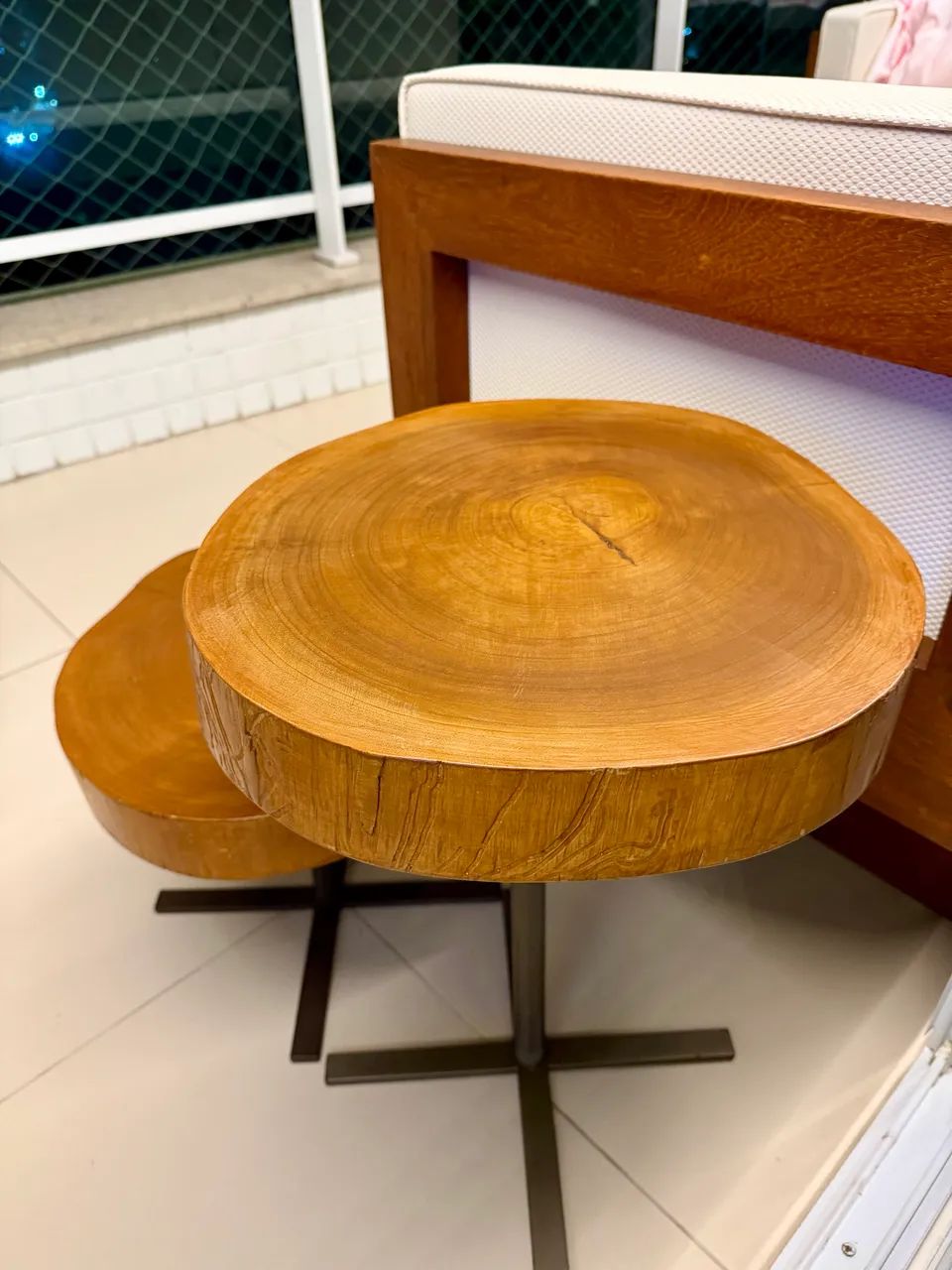 Conjunto de Mesas Laterais em Madeira Maciça e Metal