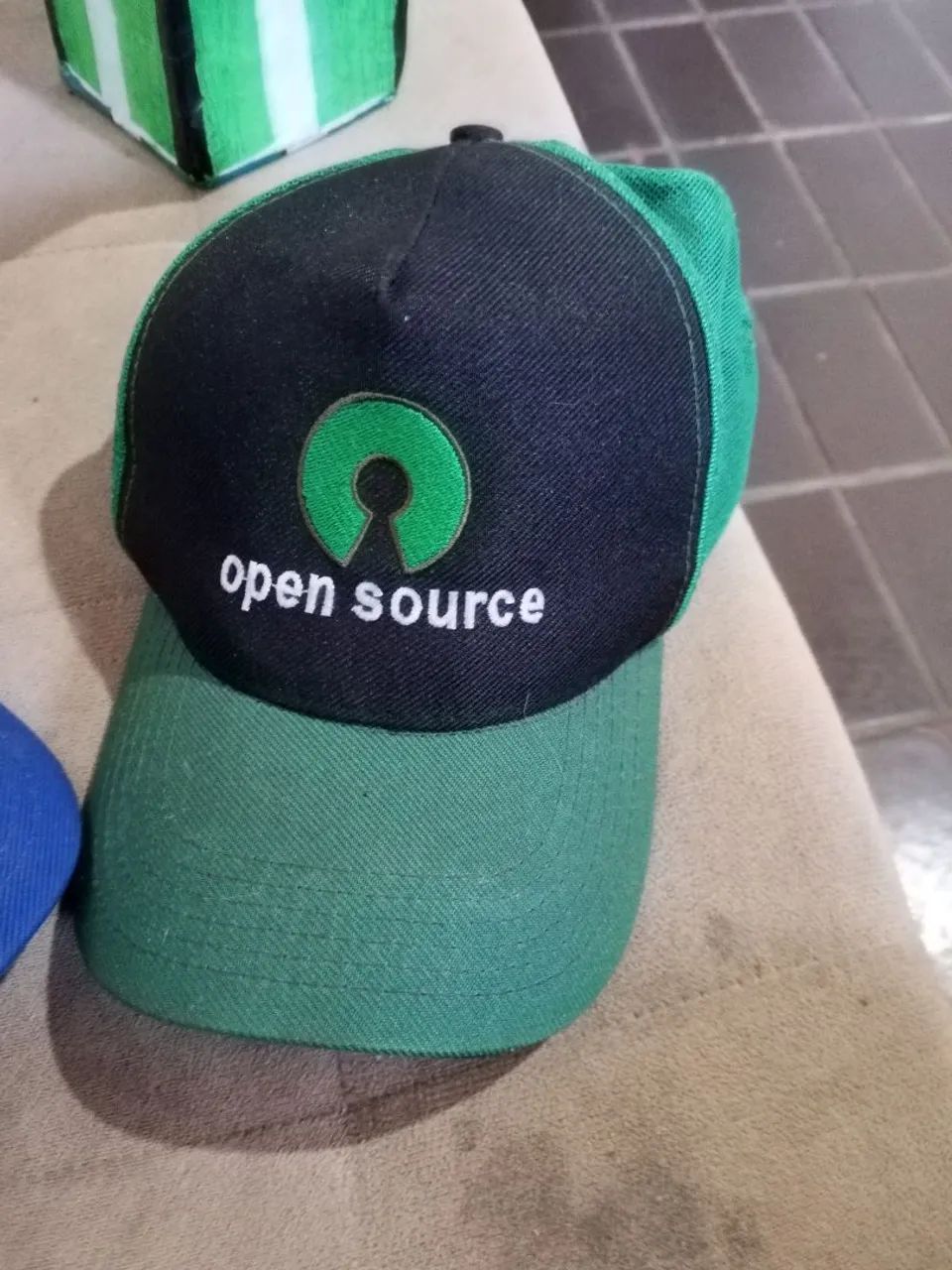 Dois bonés chapéus bordados  - Foto 3