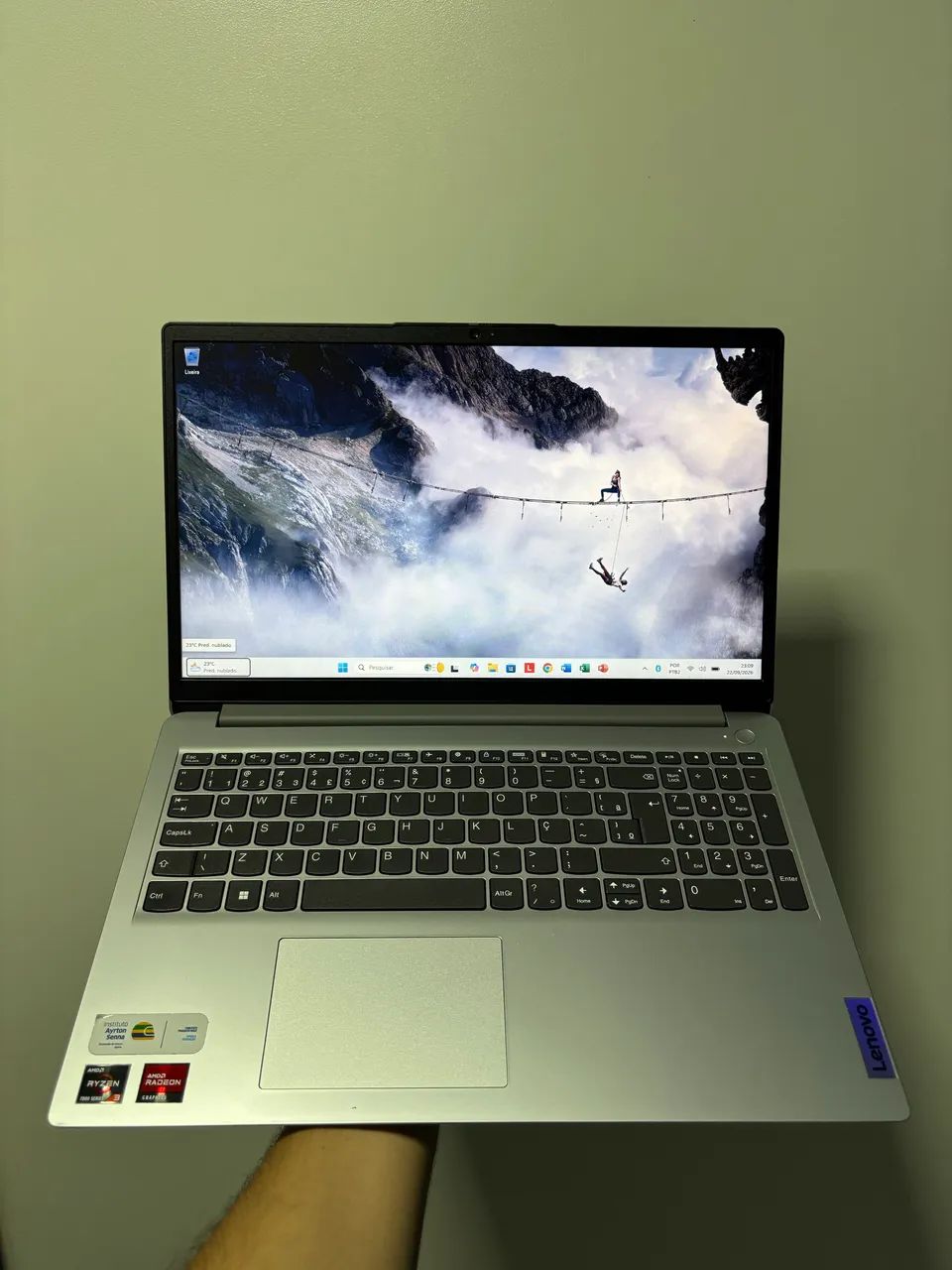 Notebook Lenovo Ryzen 3 7320U 04GB RAM DDR5 PLACA DE VÍDEO AMD