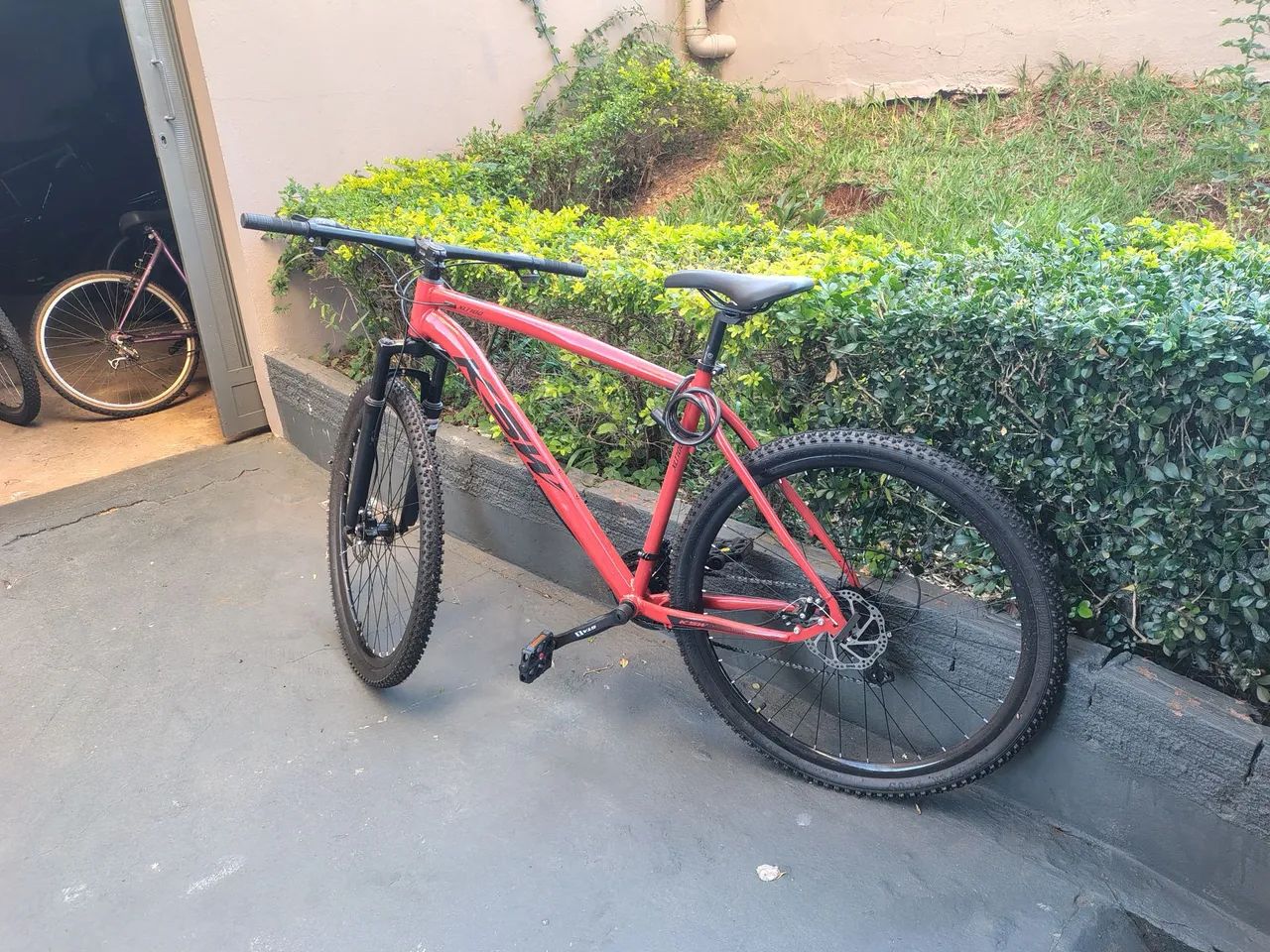Bicicleta aro 29 21v Shimano freio a disco - Foto 2