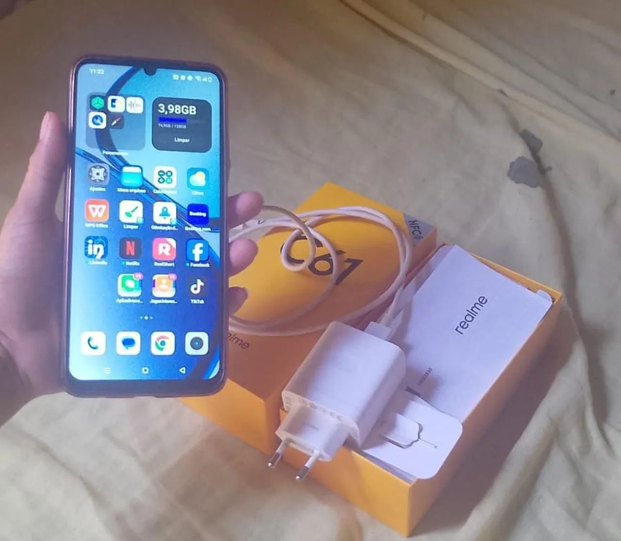 Vendo Realme C61 // Branco Com Dourado 