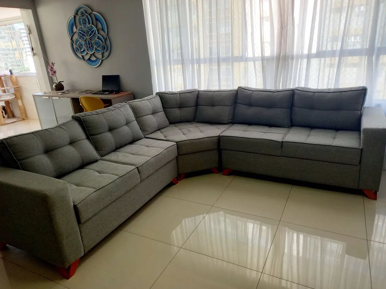 Lindo sofá em L seminovo 