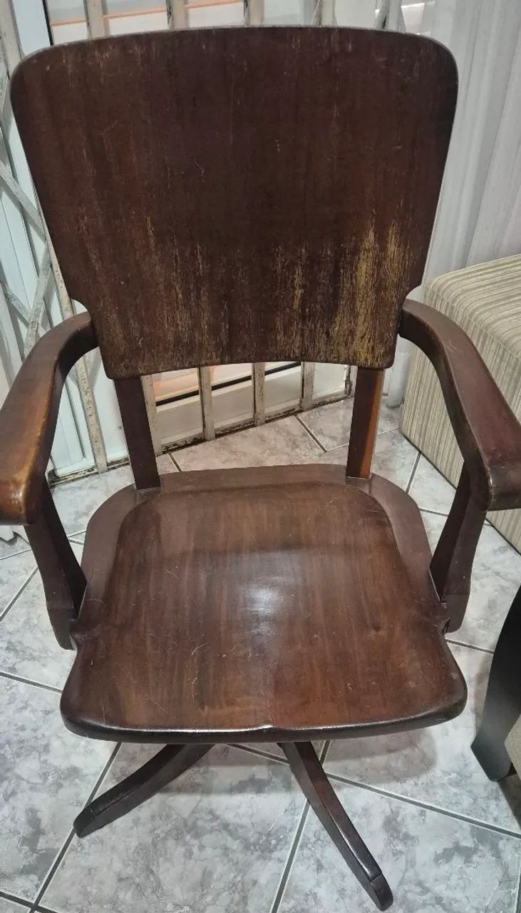Cadeira com mais de 100 anos, perfeita com toda ferragem funcionando  - Foto 4