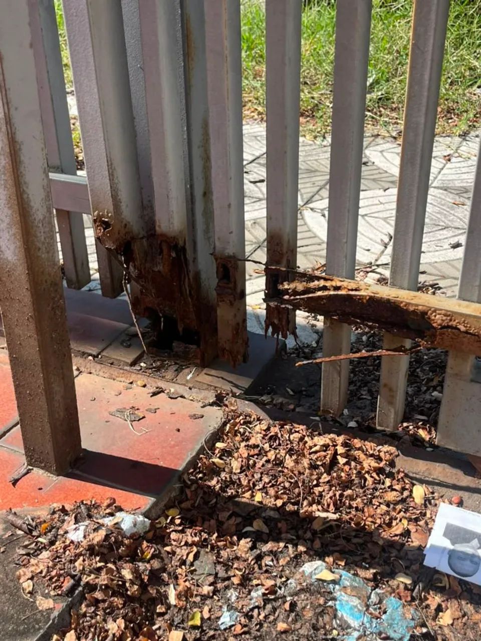 Conserto de portas e portões  - Foto 2
