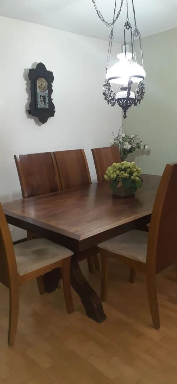 Mesa de madeira com cadeiras - Foto 3