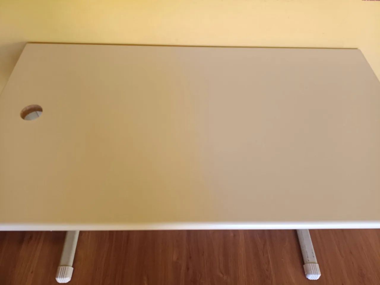 Mesa de escritório espaçosa  - Foto 3