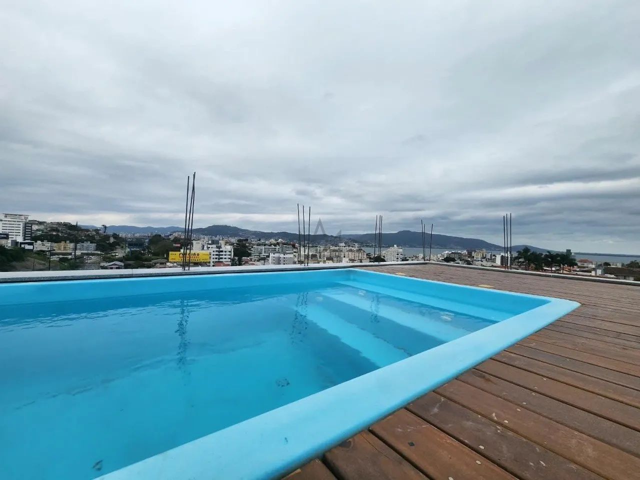 Apartamento em Coqueiros - Foto 2