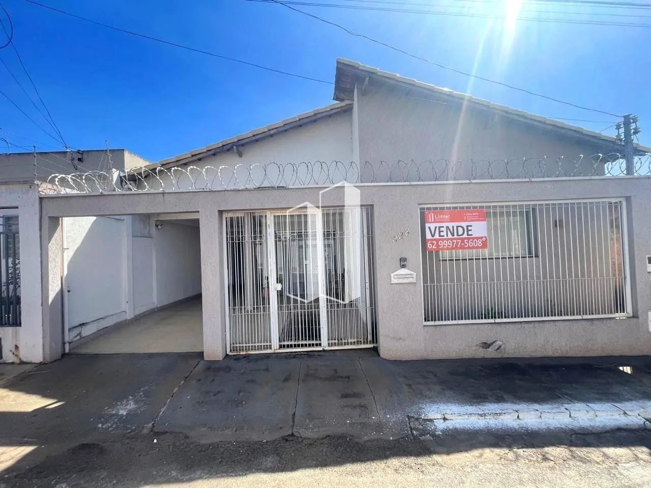 Casa com 4 Dormitórios, 2 Vagas, em Centro - Morrinhos - Foto 2