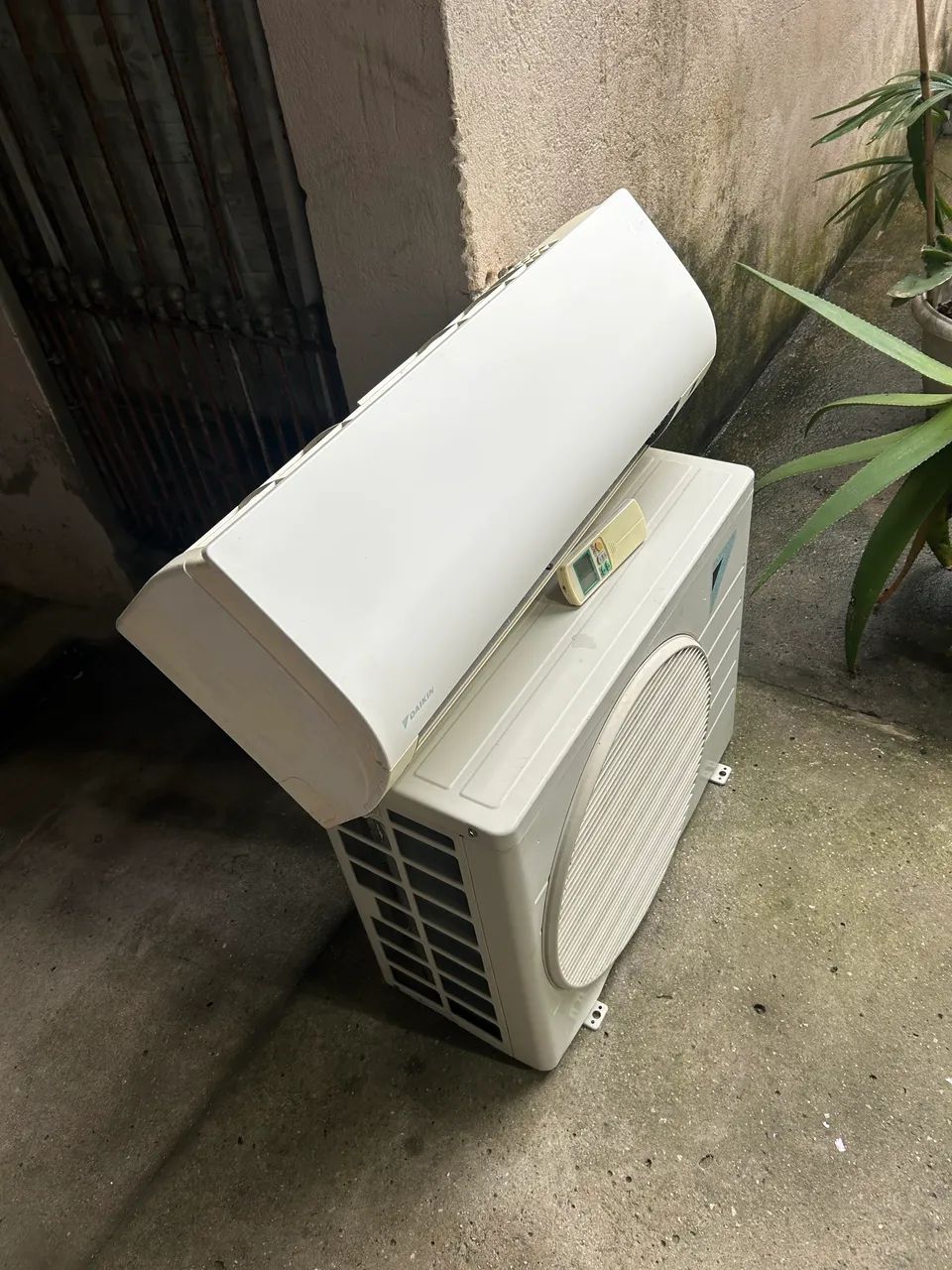 Ar condicionado Daikin 12 mil btus funcionando 