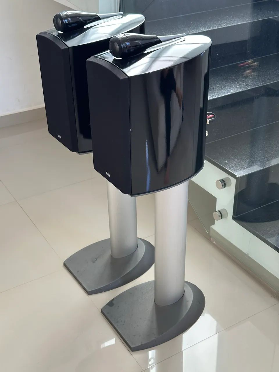 Par de caixas Bowers & Wilkins 805 Nautilus - Foto 3