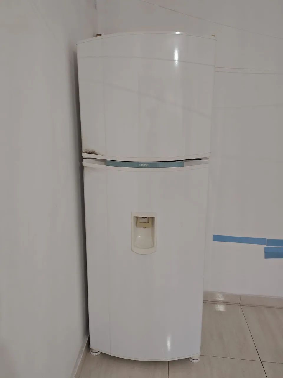 Geladeira Consul, bem conservada, funcionando perfeitamente.