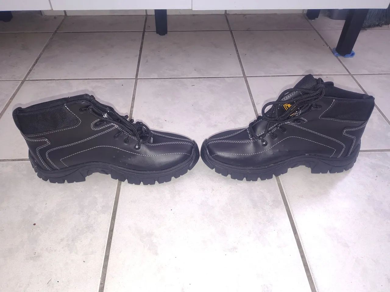 Bota de couro números Nova. Nunca usado. - Foto 2