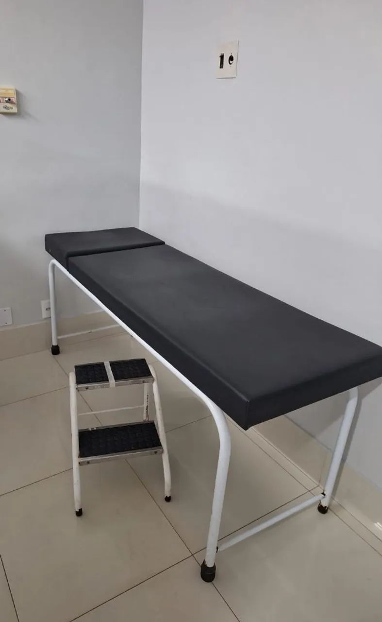 Mesa maca de exames 