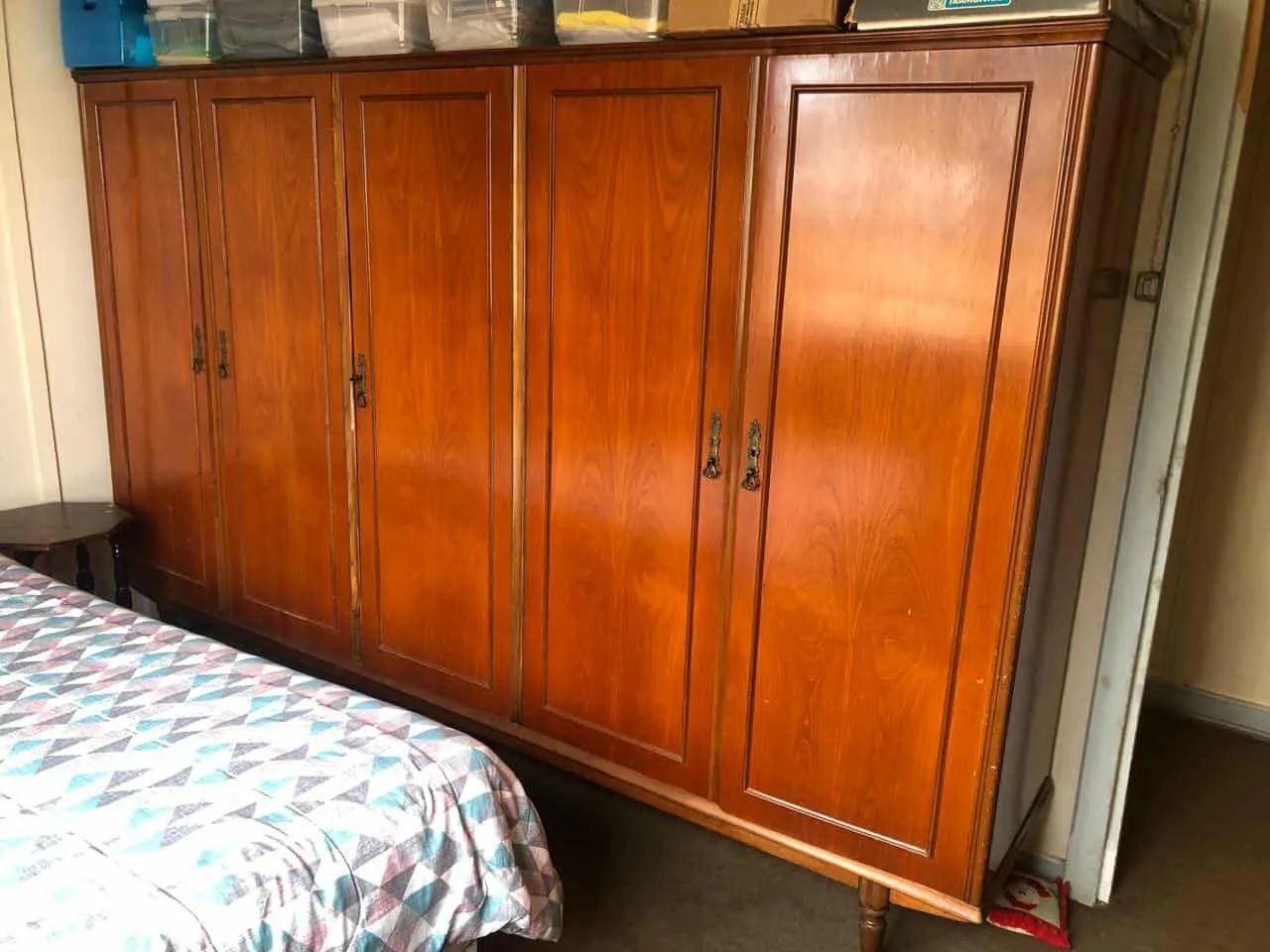 Guarda roupa antigo 