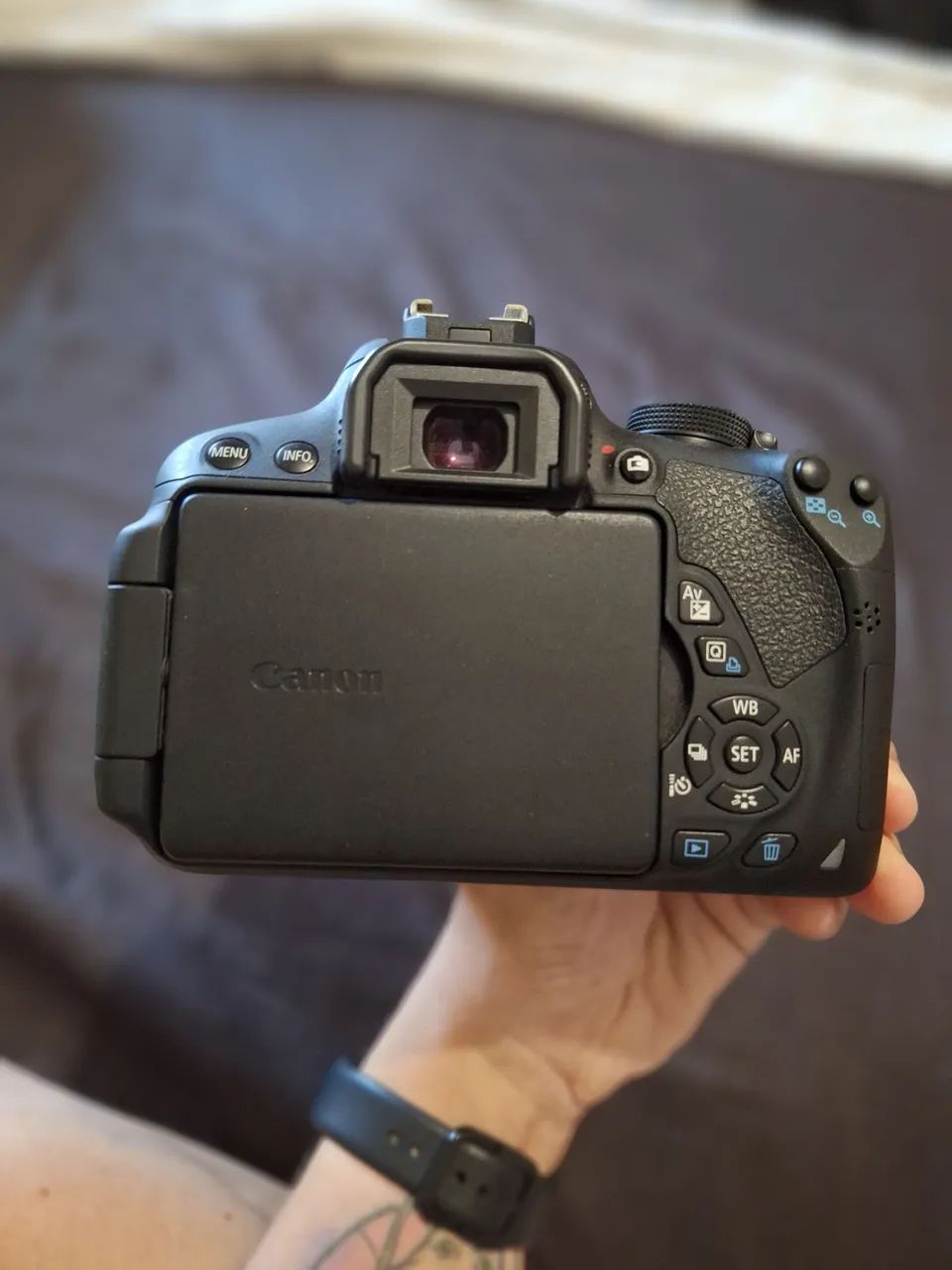 Câmera profissional Cânon Rebel EPS T5i usada - Foto 2