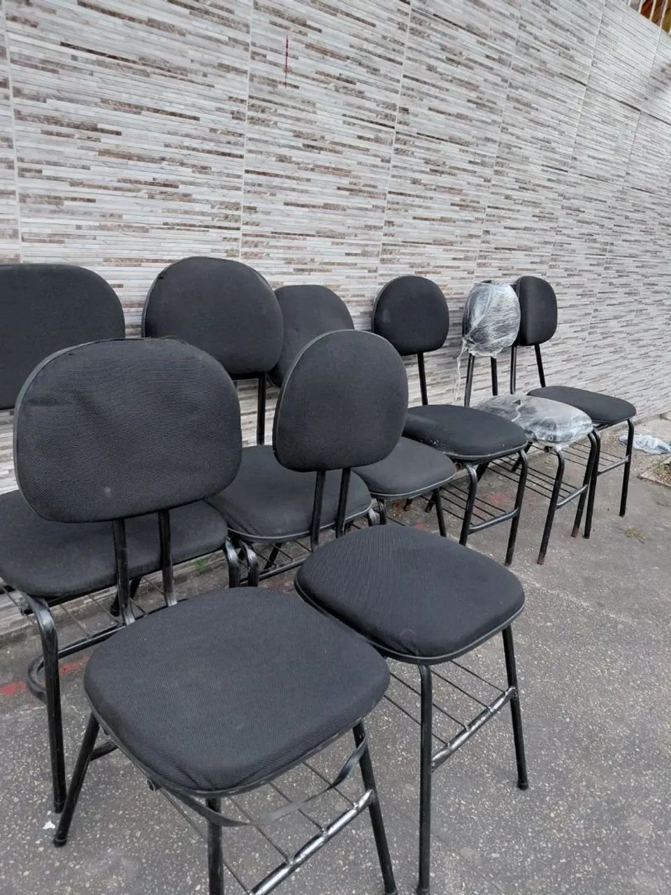 Cadeiras escritório fixa almofadadas  - Foto 3