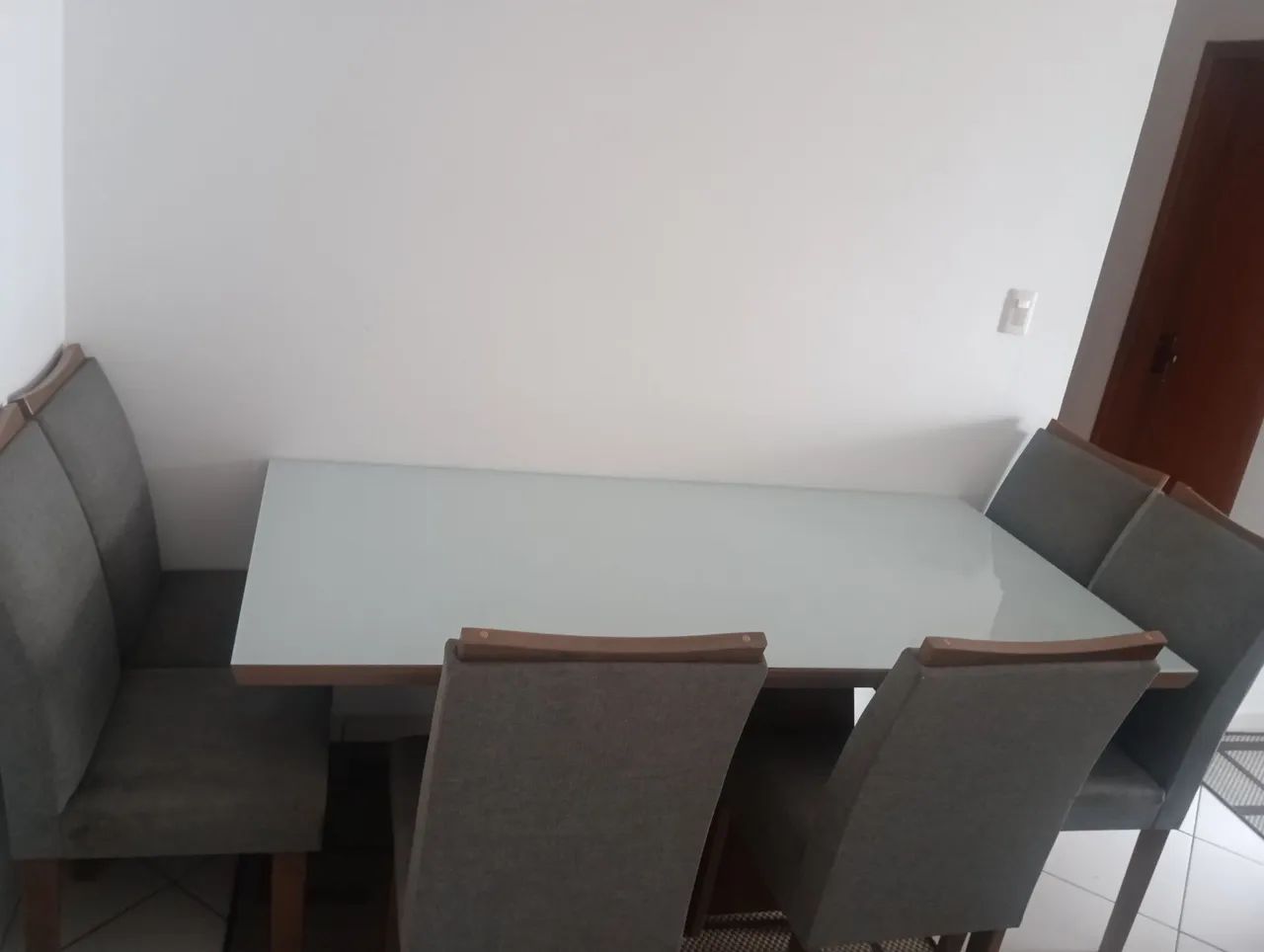 Mesa de vidro branco com 6 cadeiras - Foto 4