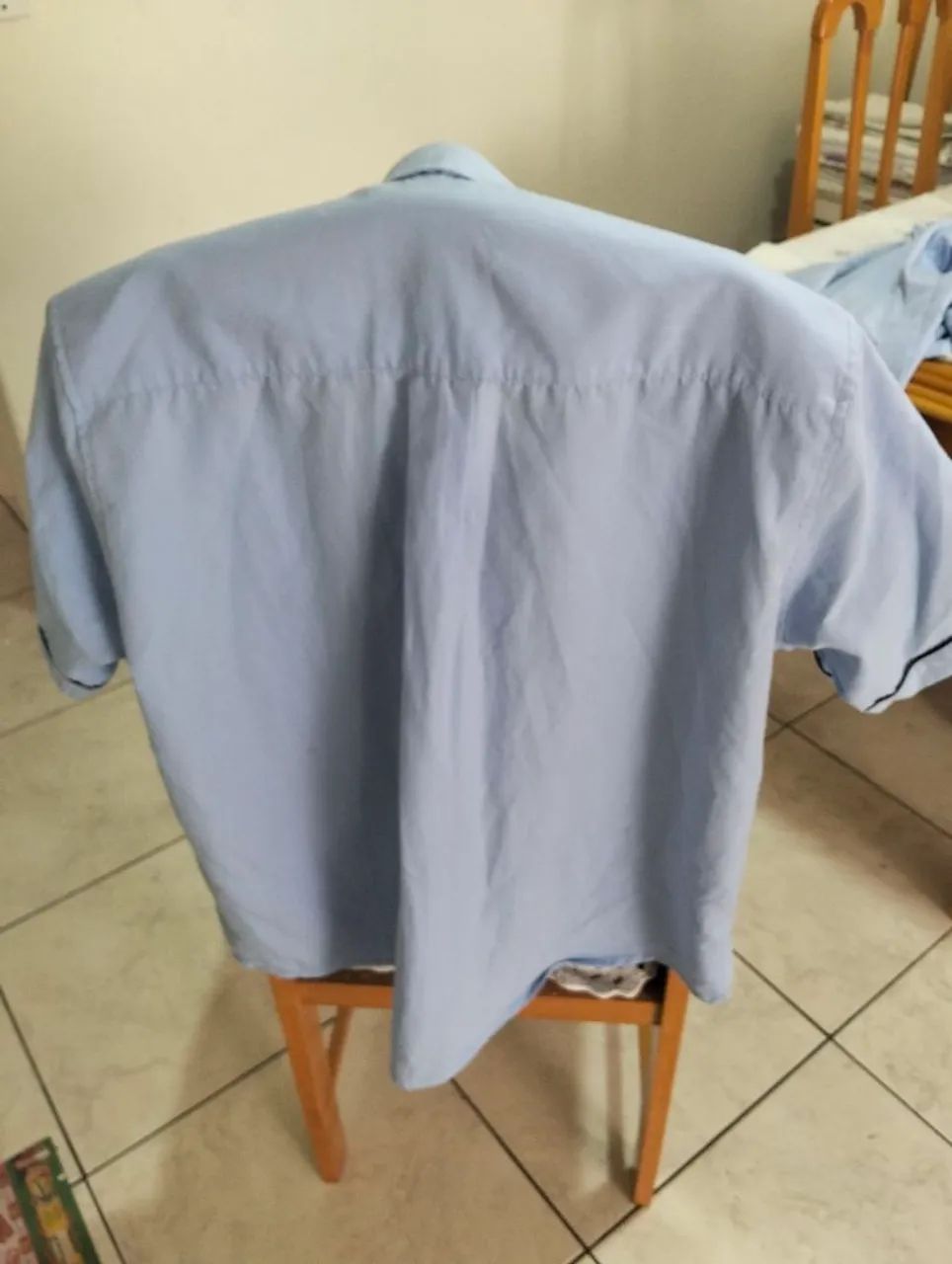 Lote de calças e camisas  - Foto 5