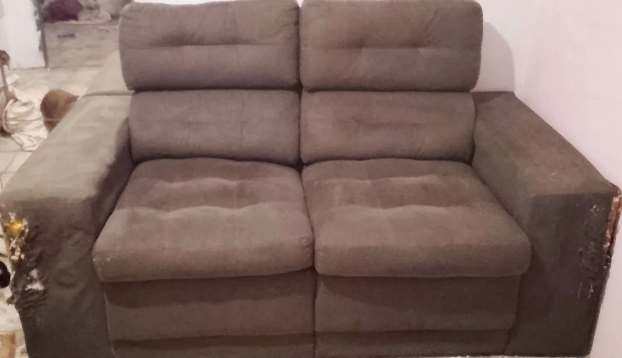 Vende-se sofá retrátil e reclinável de 2 lugares com capa - Foto 5