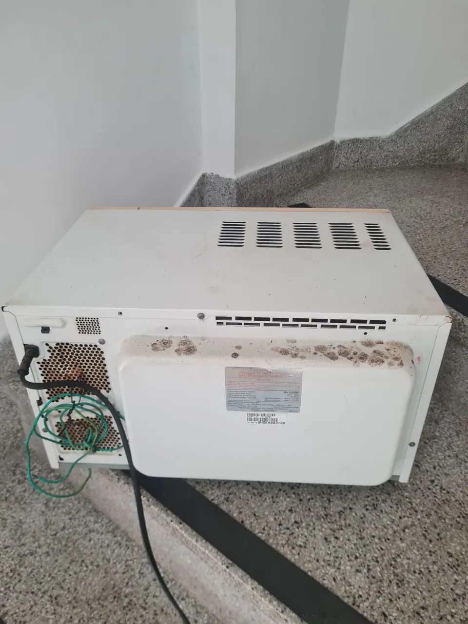 Micro-ondas Panasonic usado  - Foto 4