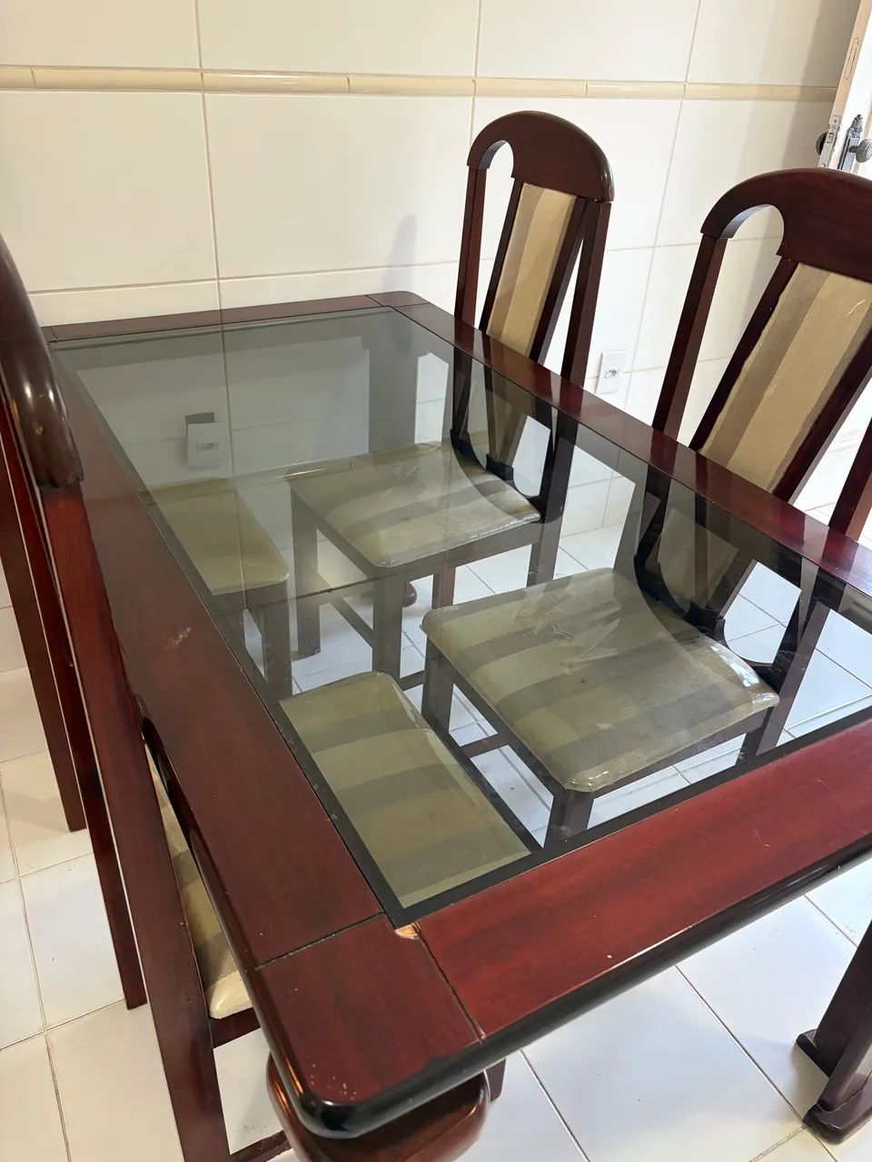 Mesa de madeira 4 cadeiras  - Foto 4