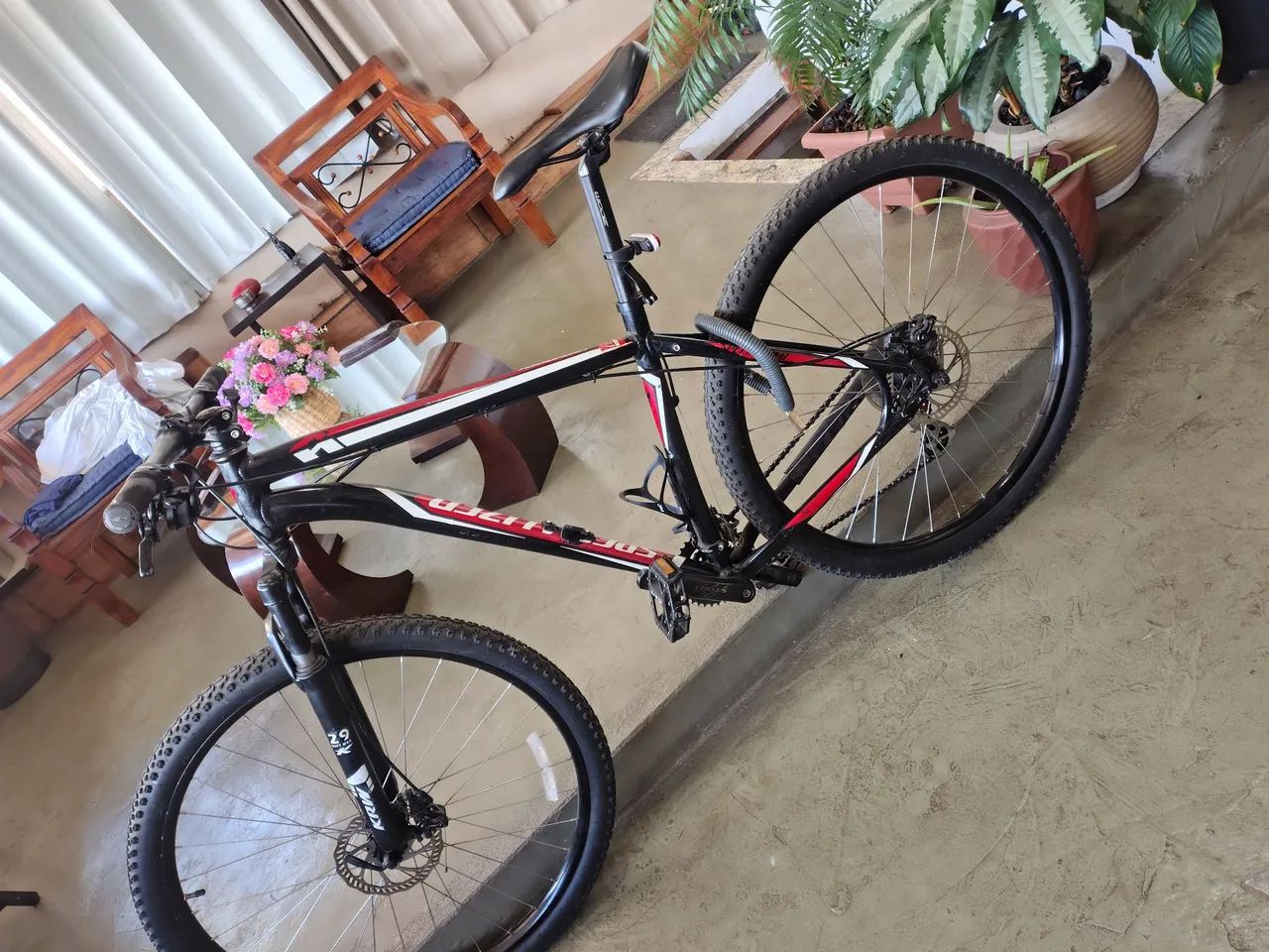 Bicicleta spcialized 29 - Foto 5