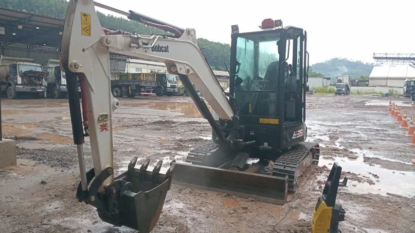 MINI ESCAVADEIRA BOBCAT E35Z - DIESEL - ANO 2025   