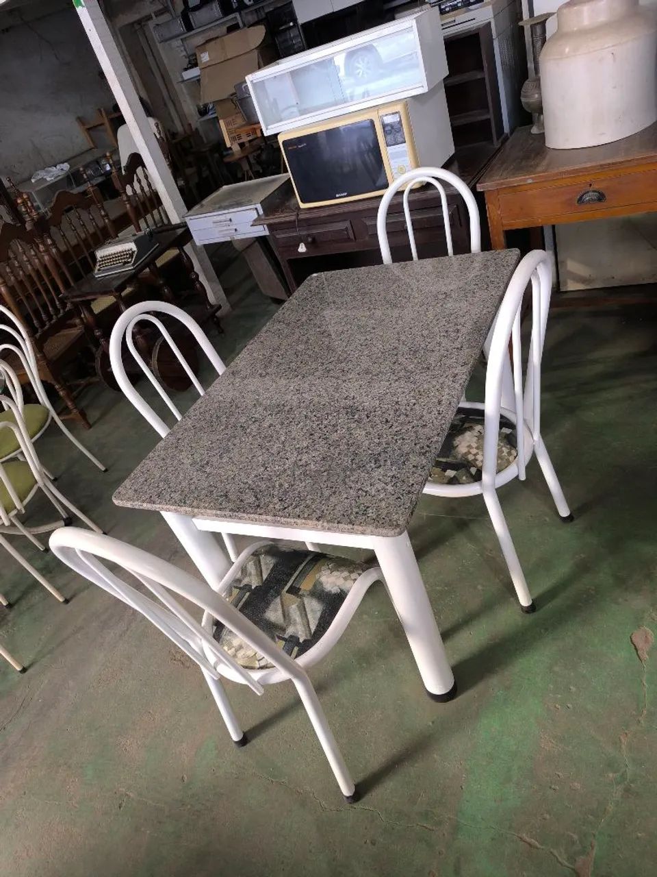 Mesa granito com 4 cadeiras 