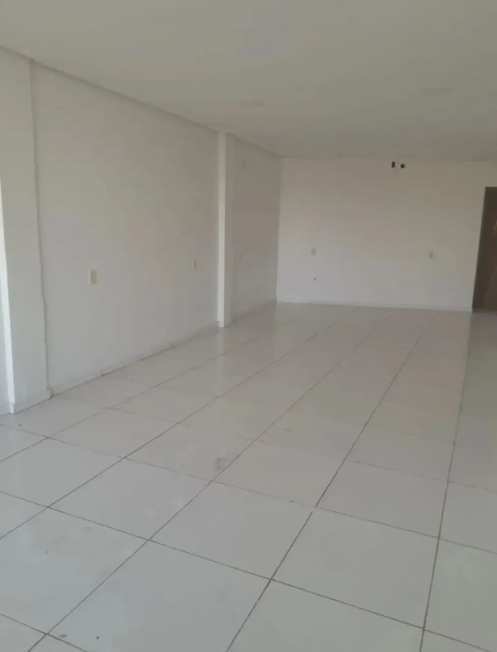 Prédio em Itacoatiara com 6 salas e 2 apartamentos residencial - Foto 4