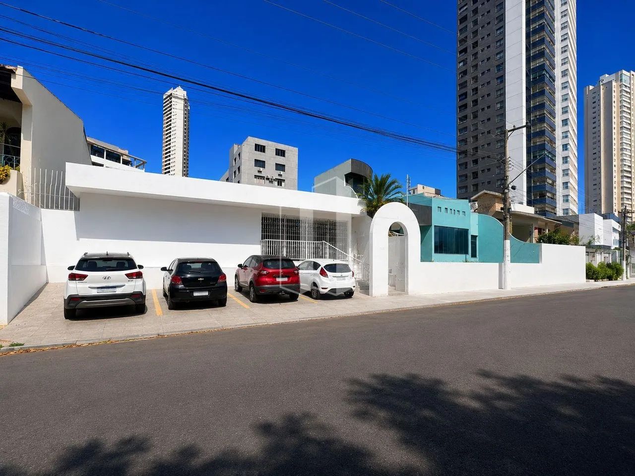 Casa com 5 Dormitórios, 2 Suítes, 6 Vagas e com 450M² - Setor Oeste