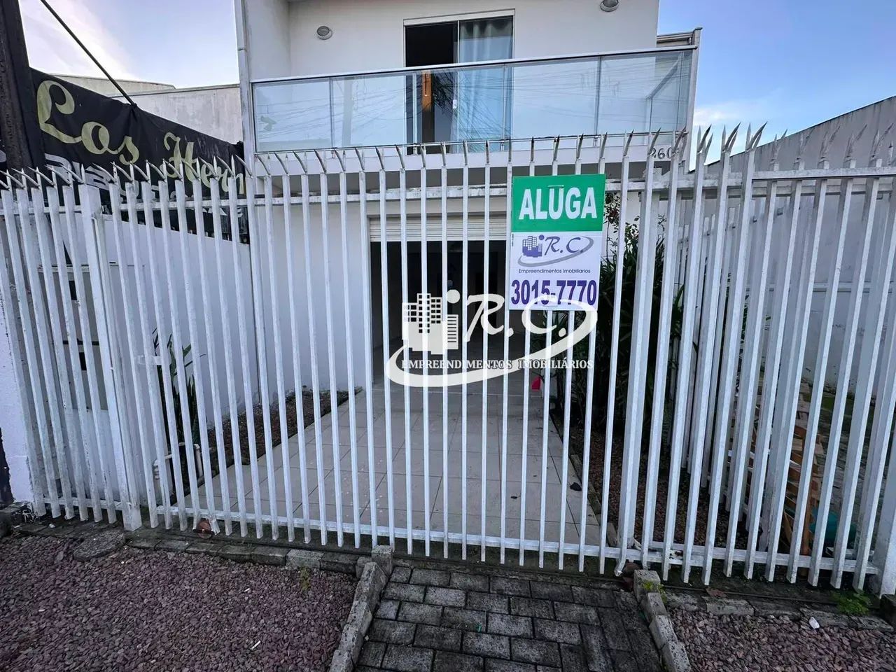 RC Imoveis aluga sala comercial no Sitio Cercado