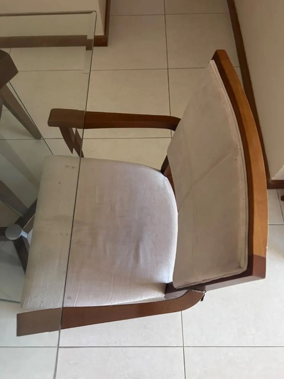 Mesa de jantar com 06 cadeiras