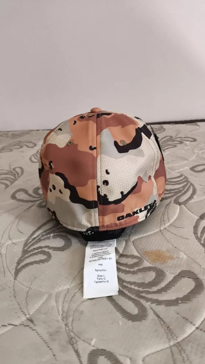 Boné Oakley novo
