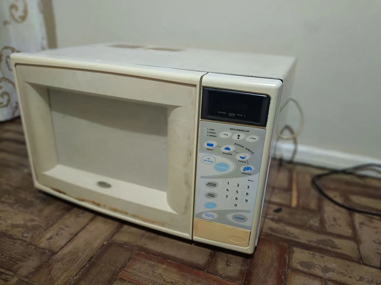 Microondas CCE ( funcionando, botões agarrando ) - Foto 5