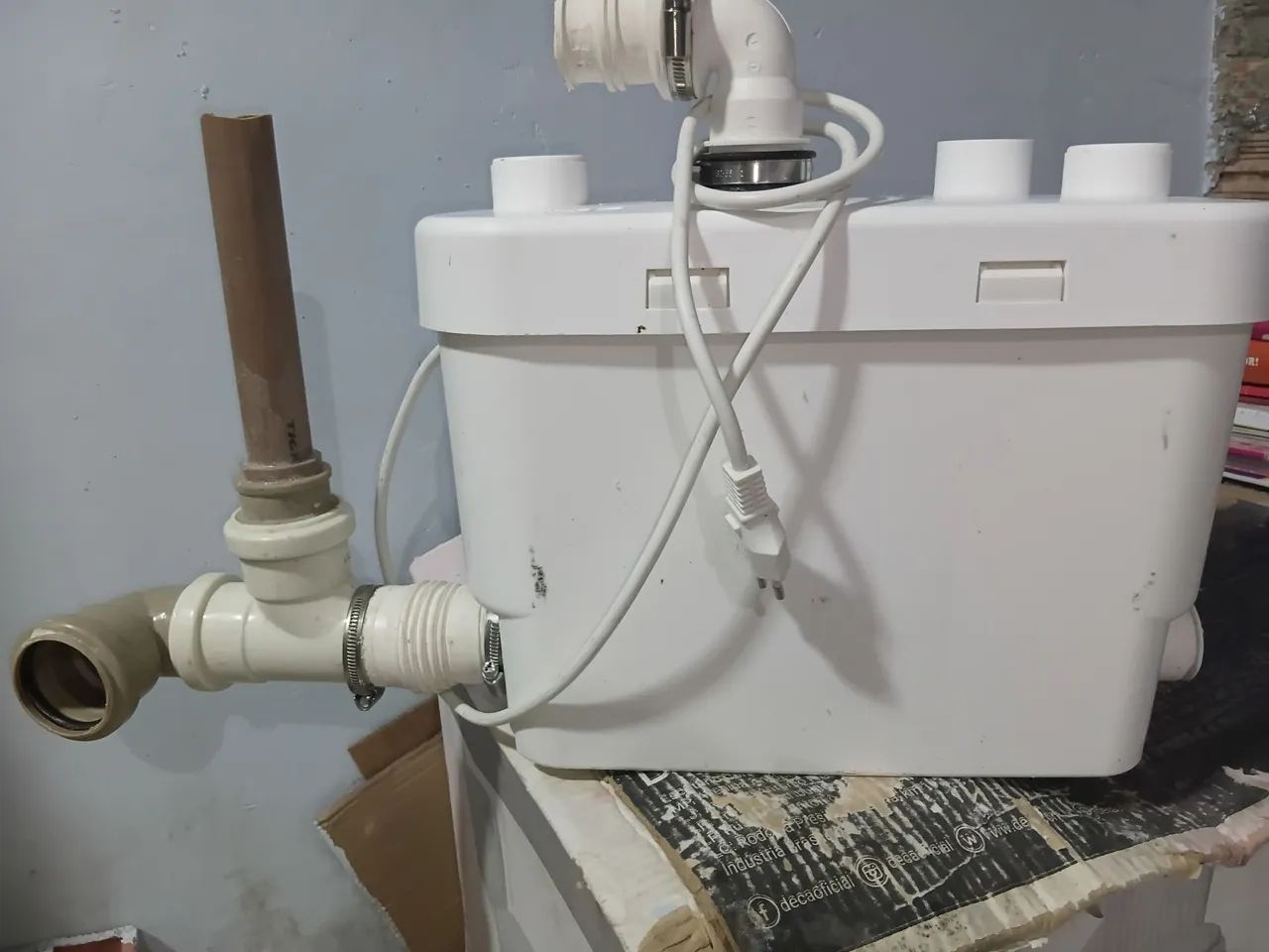  é uma bomba de evacuação para águas cinzas Sanivite da Sanitrit. 