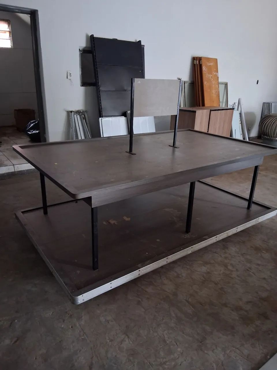 Vendo banca expositor central e de parede 