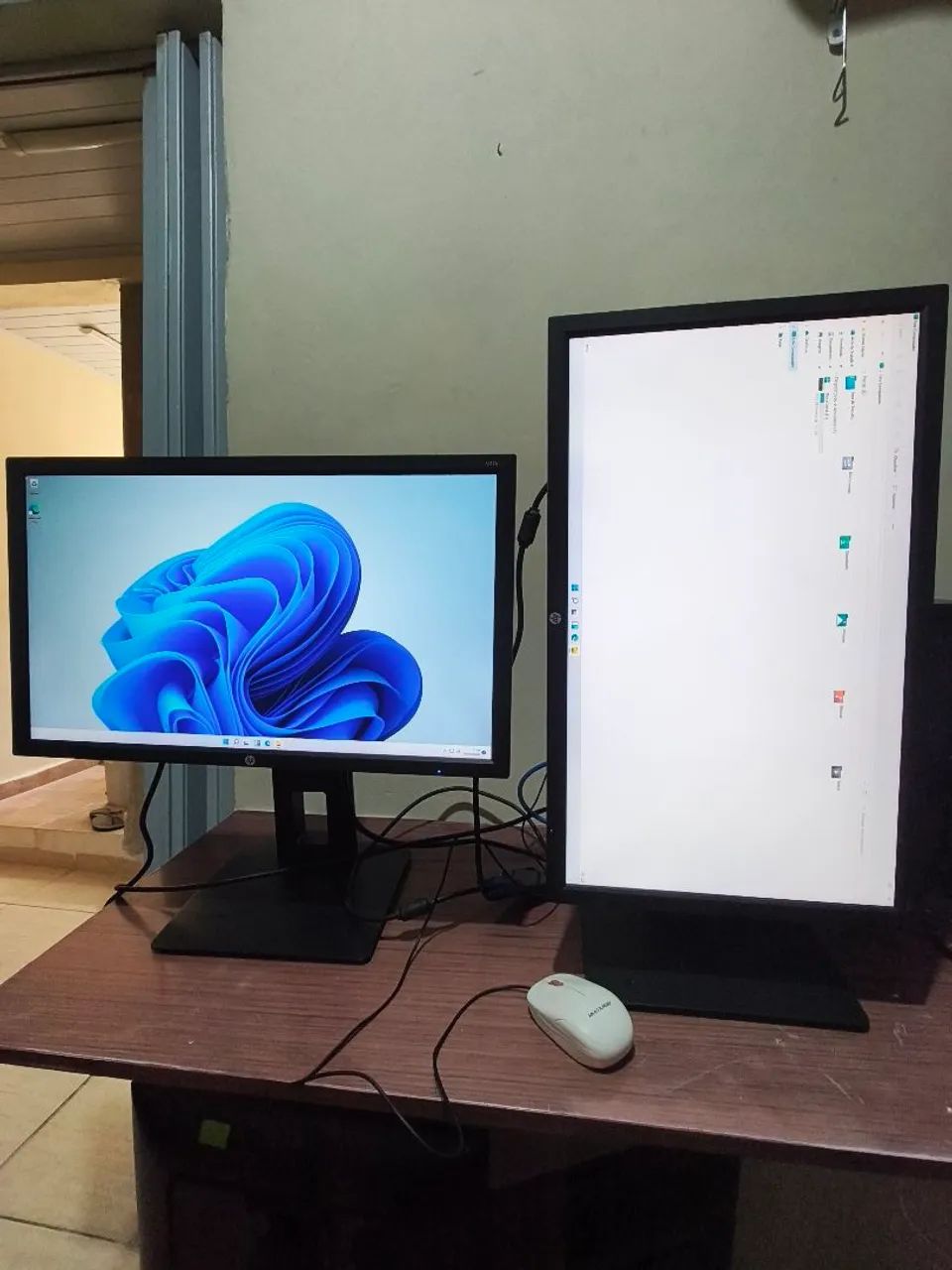 2 monitores Hp retrátil 