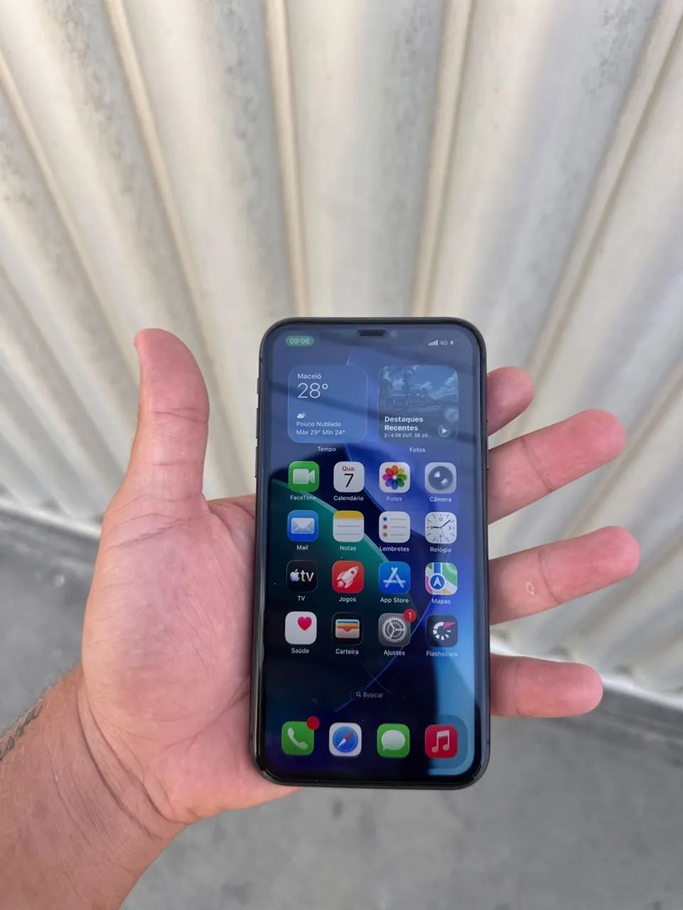 VENDO IPHONE 11 (PRETO)