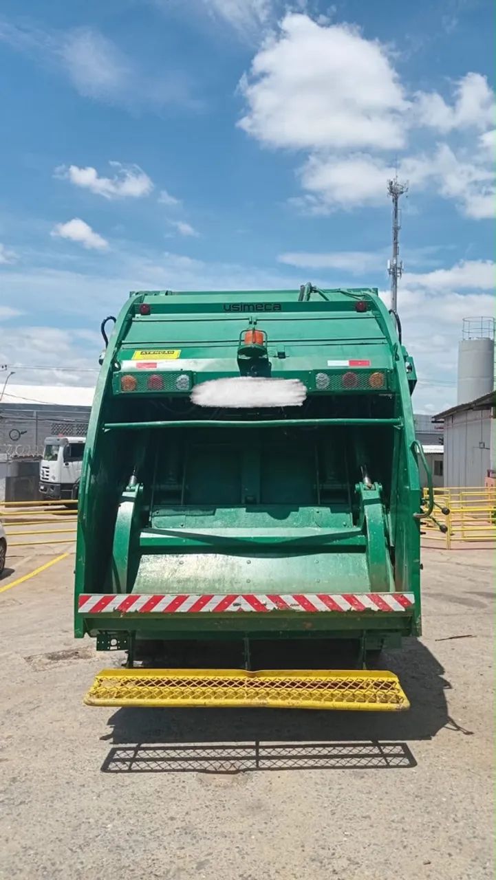 Caminhão Compactador  - Foto 2